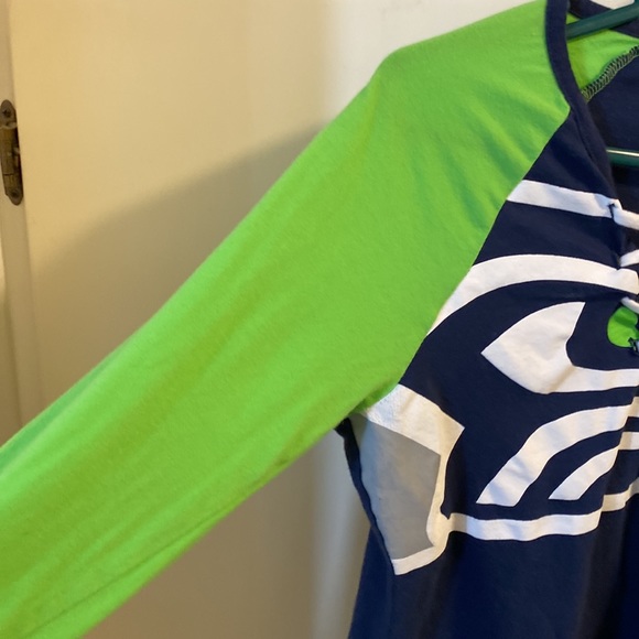 Seahawks shirt by Majestic s/p women’s - Picture 3 of 7